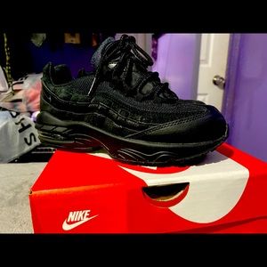 Little kid Nike airmax 95